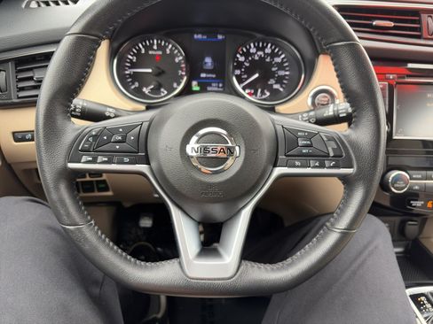 Used 2019 Nissan Rogue SV FWD image 8