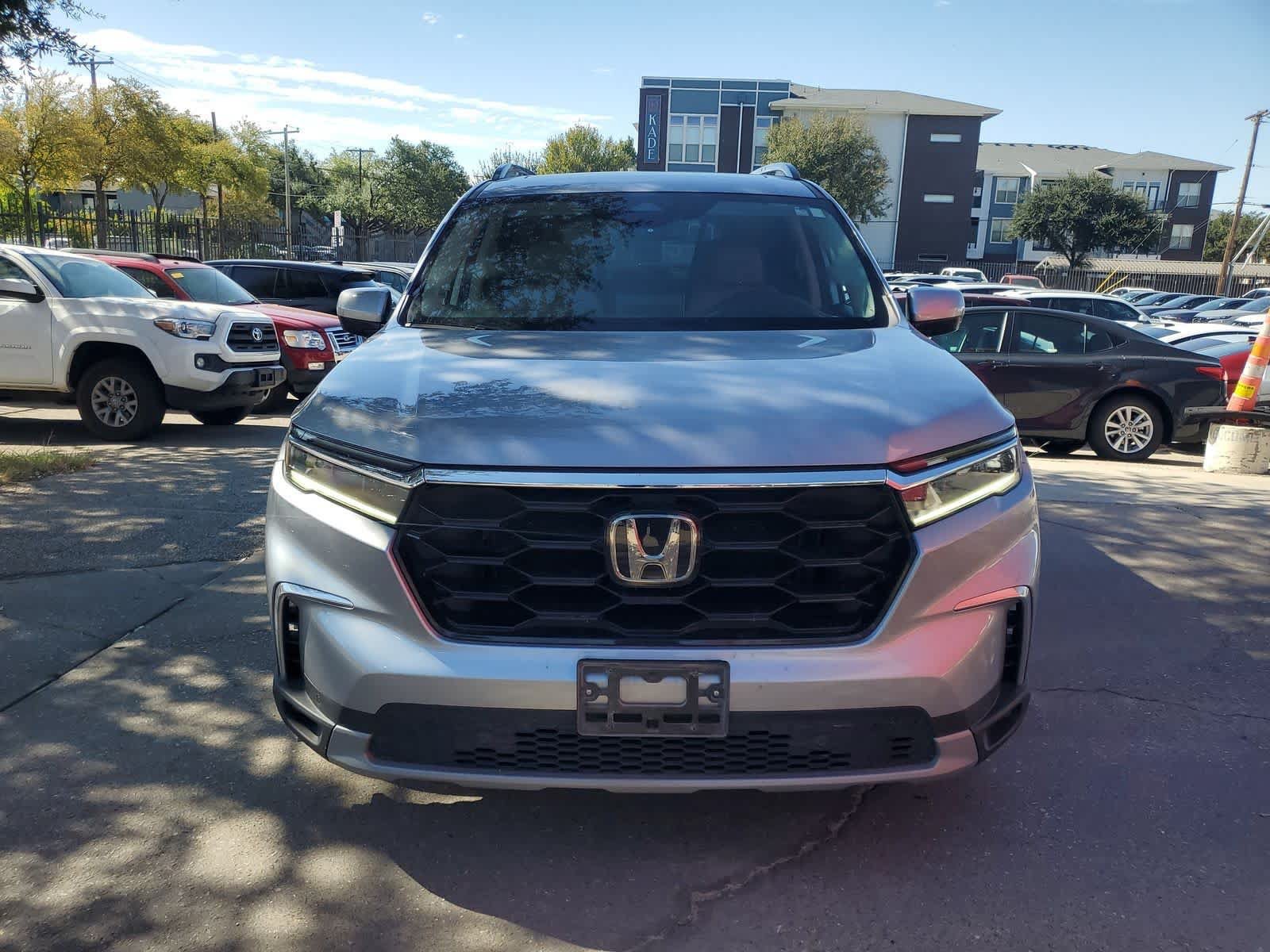 Used 2025 Honda Pilot Touring image 8