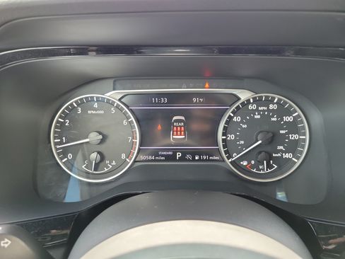 Used 2024 Nissan Pathfinder SL w/ Black Appearance Package FWD image 32