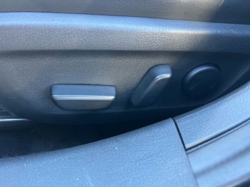 Used 2024 MAZDA MAZDA3 s image 29