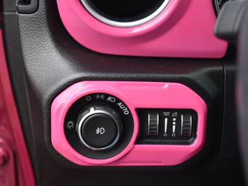 Used 2022 Jeep Wrangler Unlimited Rubicon w/ Cold Weather Group image 16