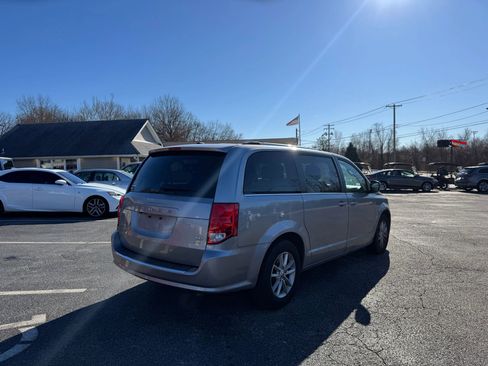 Used 2019 Dodge Grand Caravan SXT image 5