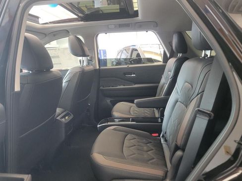 New 2026 Nissan Pathfinder Platinum AWD/4WD image 14