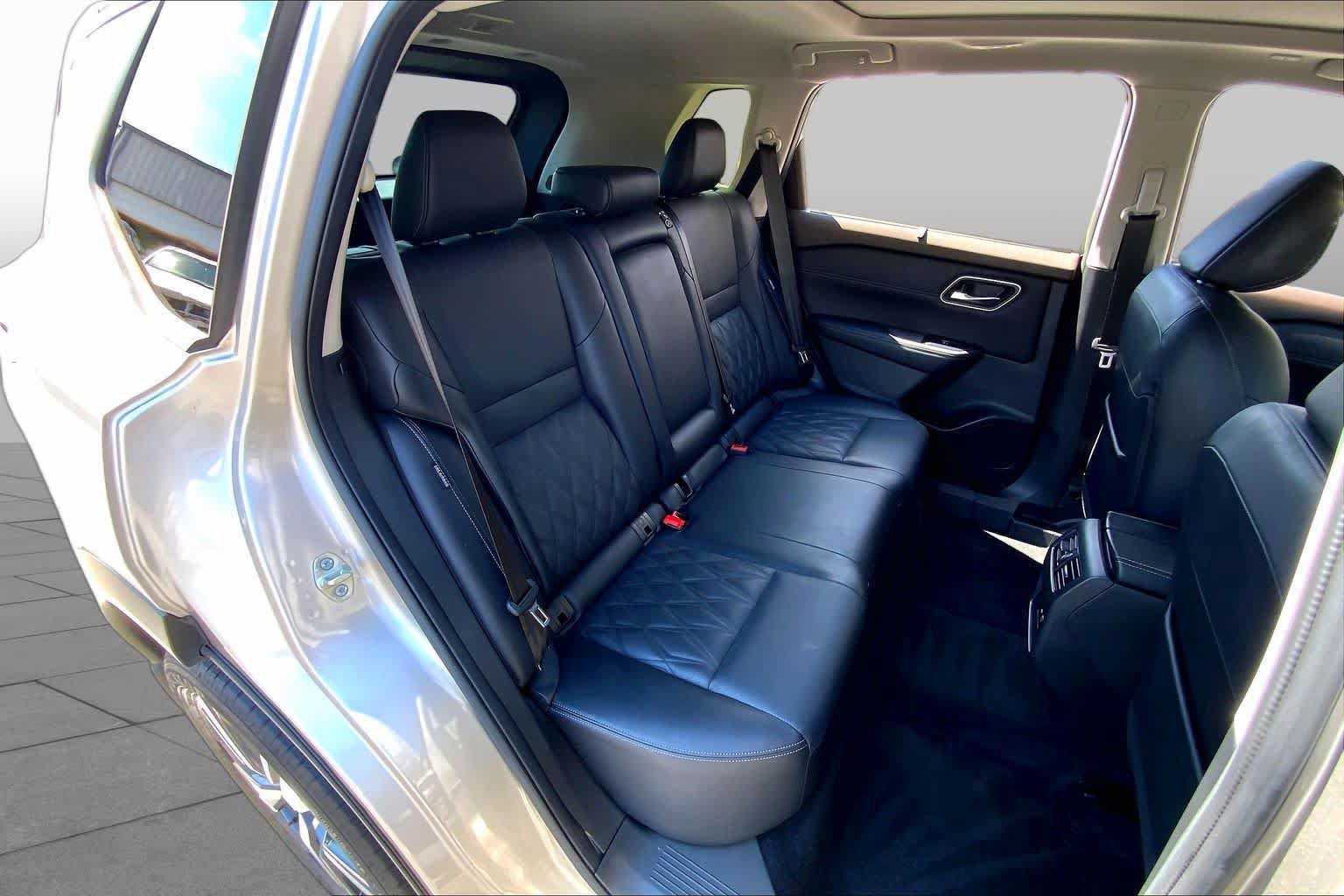 Used 2023 Nissan Rogue Platinum FWD image 20