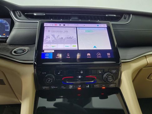 Used 2023 Jeep Grand Cherokee Limited w/ Black Appearance Package RWD image 19