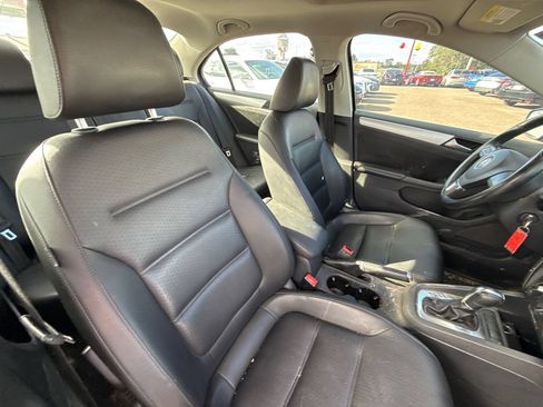 Used 2013 Volkswagen Jetta SE FWD image 8