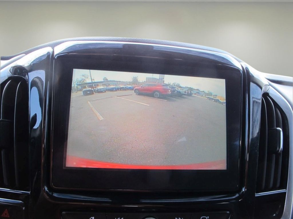 Used 2019 Chevrolet Traverse LT FWD image 18