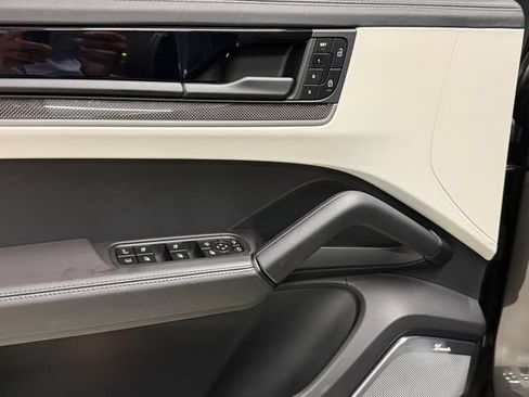 Certified 2024 Porsche Cayenne S AWD/4WD image 41