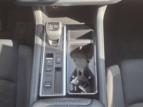 Used 2025 Nissan Pathfinder SV FWD image 27