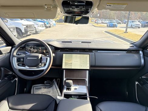 New 2025 Land Rover Range Rover SE image 19