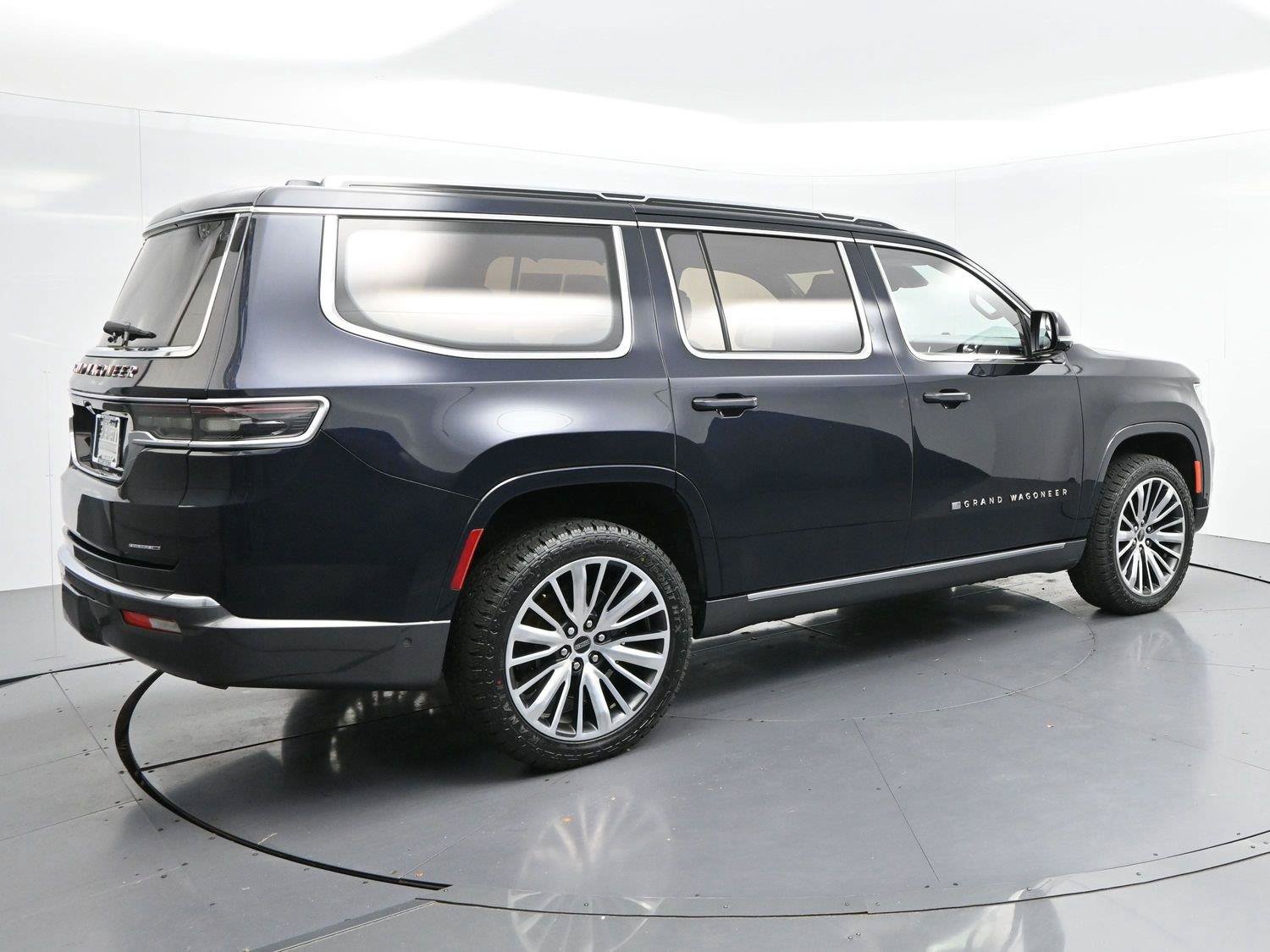 Used 2022 Jeep Grand Wagoneer Series III w/ HD Trailer Tow Package AWD/4WD image 7
