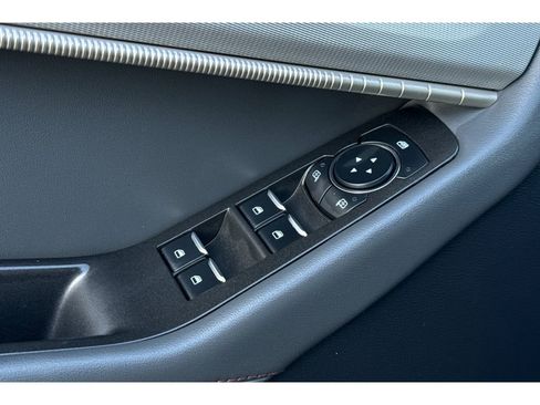 Used 2025 Ford Explorer Active image 12