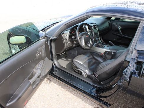 Used 2005 Chevrolet Corvette Coupe w/ Preferred Equipment Group RWD image 8
