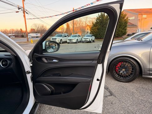 Used 2019 Alfa Romeo Stelvio AWD image 25