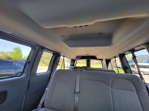 Used 2018 Chevrolet Express 3500 LS RWD image 51