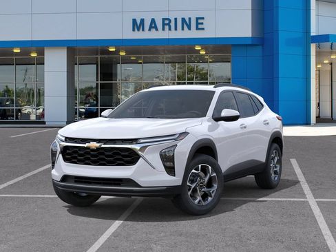 New 2026 Chevrolet Trax LT w/ Sunroof Package FWD image 6