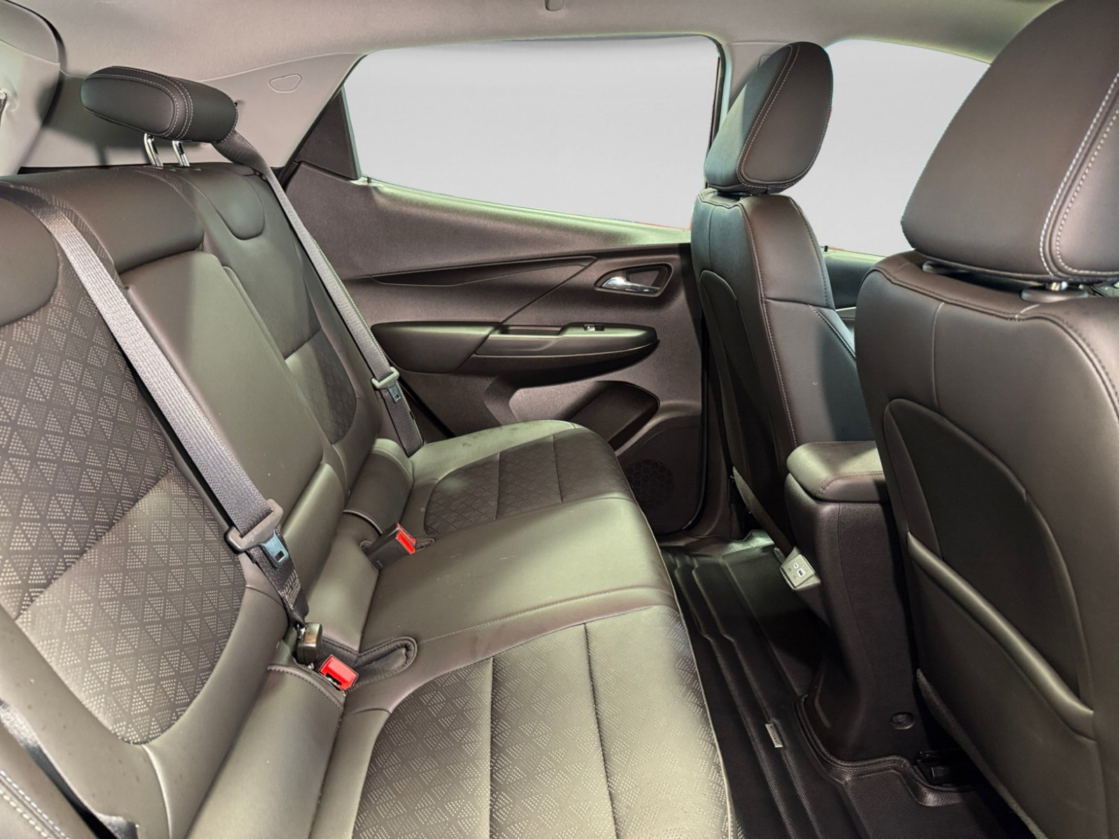 Used 2023 Chevrolet Bolt LT w/ Infotainment Package FWD image 23