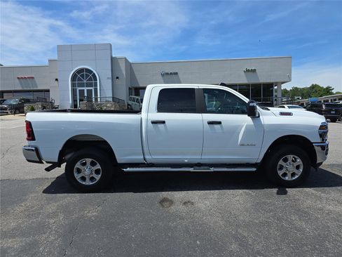 Used 2026 RAM 2500 Big Horn AWD/4WD image 2