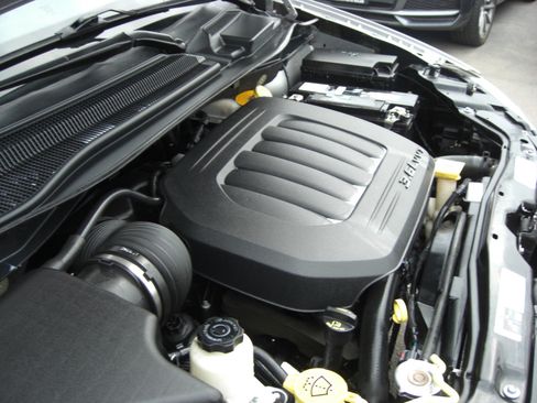 Used 2019 Dodge Grand Caravan SE image 18