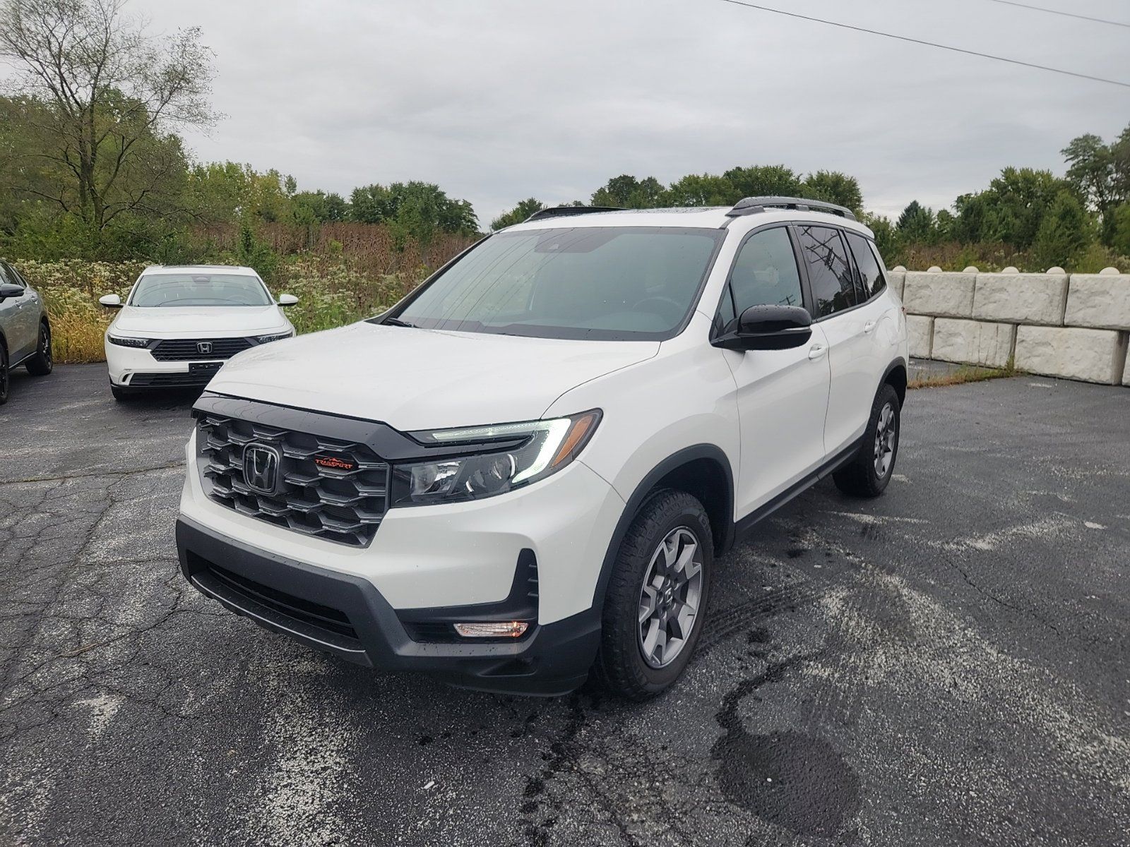 Used 2023 Honda Passport TrailSport image 2