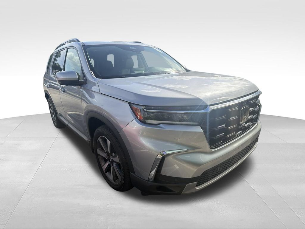 Used 2025 Honda Pilot Elite image 3
