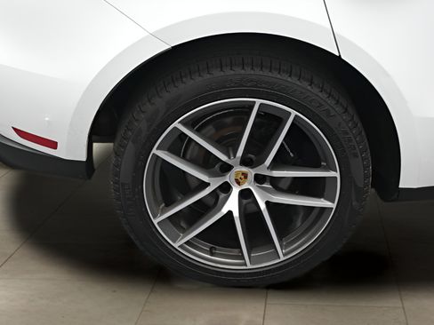 Used 2023 Porsche Macan AWD/4WD image 12