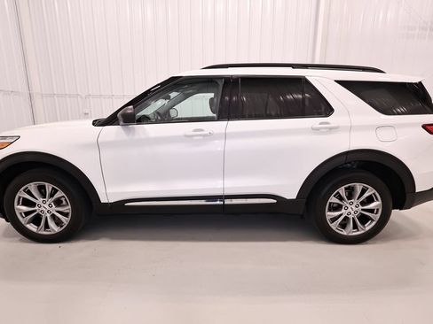 Certified 2023 Ford Explorer XLT w/ Equipment Group 202A AWD/4WD image 7