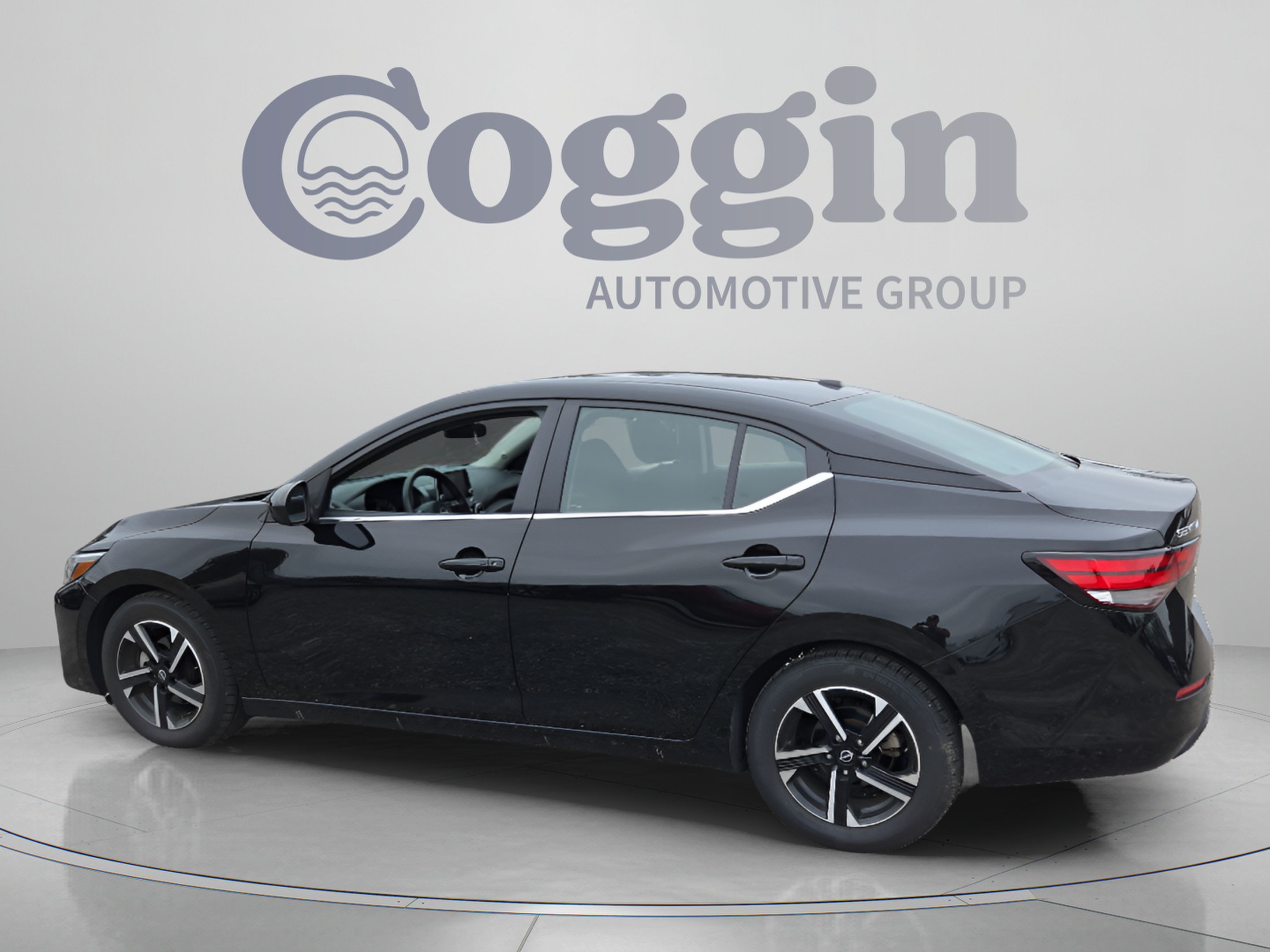 Used 2025 Nissan Sentra SV FWD image 3