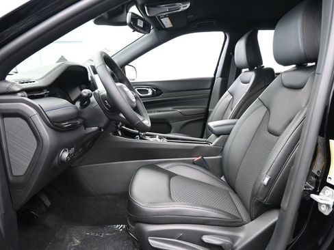 New 2026 Jeep Compass Latitude image 11