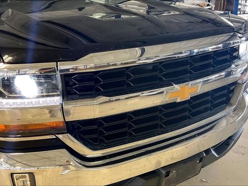 Used 2018 Chevrolet Silverado 1500 LT w/ Texas Edition image 28