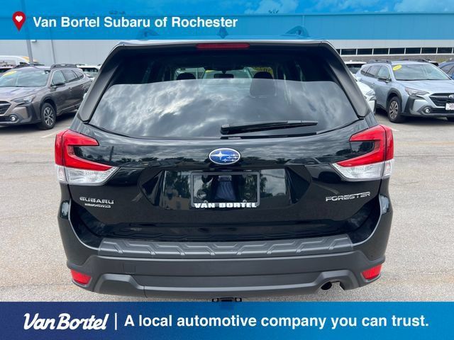Used 2023 Subaru Forester Premium AWD/4WD image 5