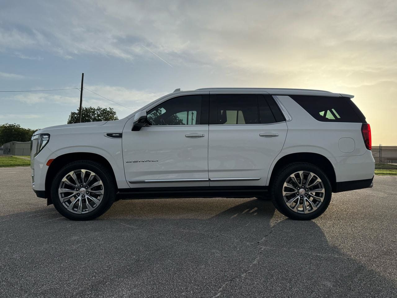 Used 2021 GMC Yukon Denali w/ Denali Premium Package AWD/4WD image 7