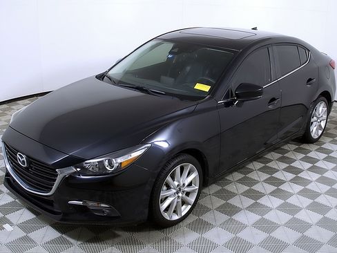 Used 2017 MAZDA MAZDA3 Grand Touring image 3