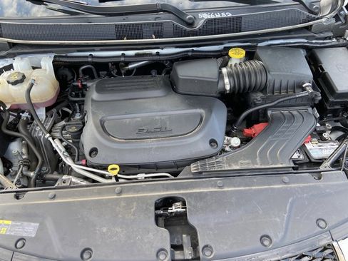 Used 2023 Chrysler Pacifica Touring-L FWD image 27
