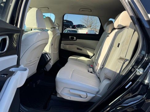 Used 2024 Kia Sorento S image 10
