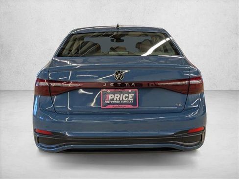 Used 2025 Volkswagen Jetta SE image 6