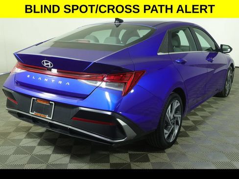 Used 2025 Hyundai Elantra SEL w/ Cargo Package FWD image 7