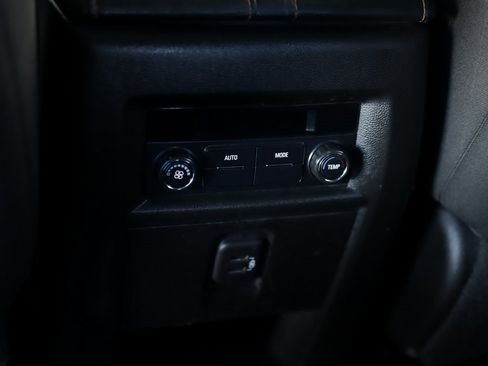 Used 2019 Chevrolet Traverse LT image 25