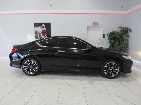 Used 2016 Honda Accord EX image 2