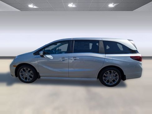 New 2026 Honda Odyssey Touring image 2