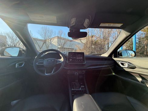 Used 2025 Jeep Compass Trailhawk image 32