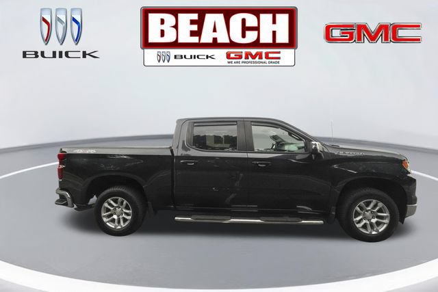 Used 2022 Chevrolet Silverado 1500 LT AWD/4WD image 2