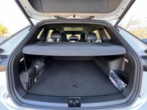 Certified 2025 Volkswagen Tiguan SEL R-Line image 18