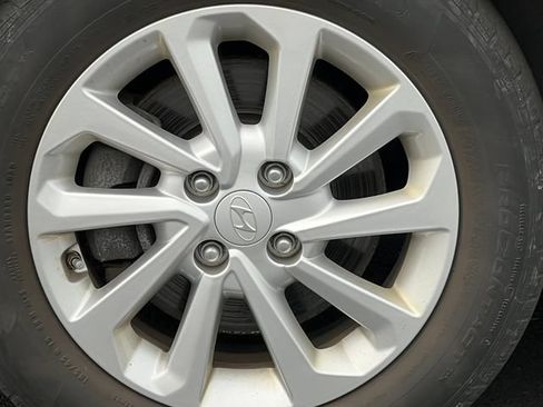 Used 2022 Hyundai Accent SEL w/ Cargo Package FWD image 7