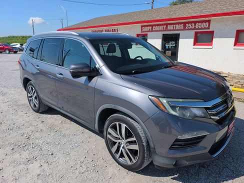 Used 2016 Honda Pilot Touring image 1
