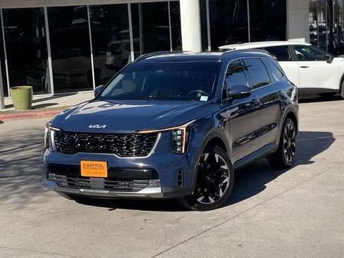 Used 2024 Kia Sorento EX w/ Panoramic Sunroof Package image 9