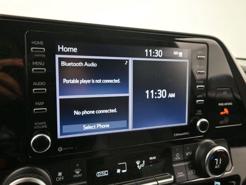 Used 2021 Toyota Highlander L image 19