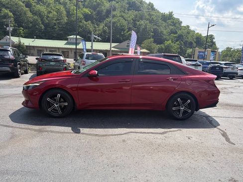 Used 2021 Hyundai Elantra SE FWD image 5