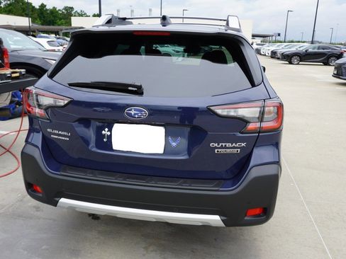 Used 2025 Subaru Outback Touring AWD/4WD image 5