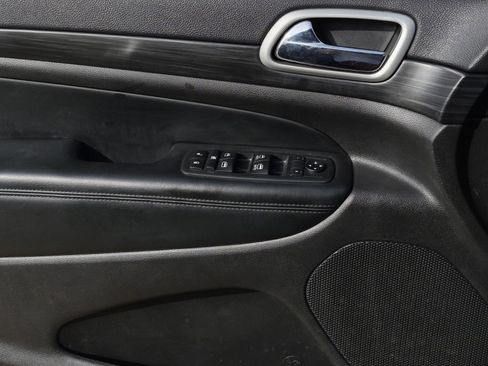 Used 2020 Jeep Grand Cherokee Altitude image 21